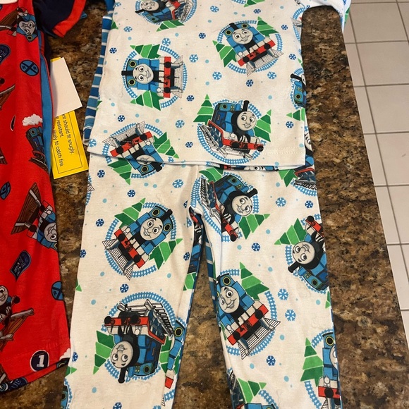 Thomas the Train Pajamas & Bathrobe - Picture 5 of 7